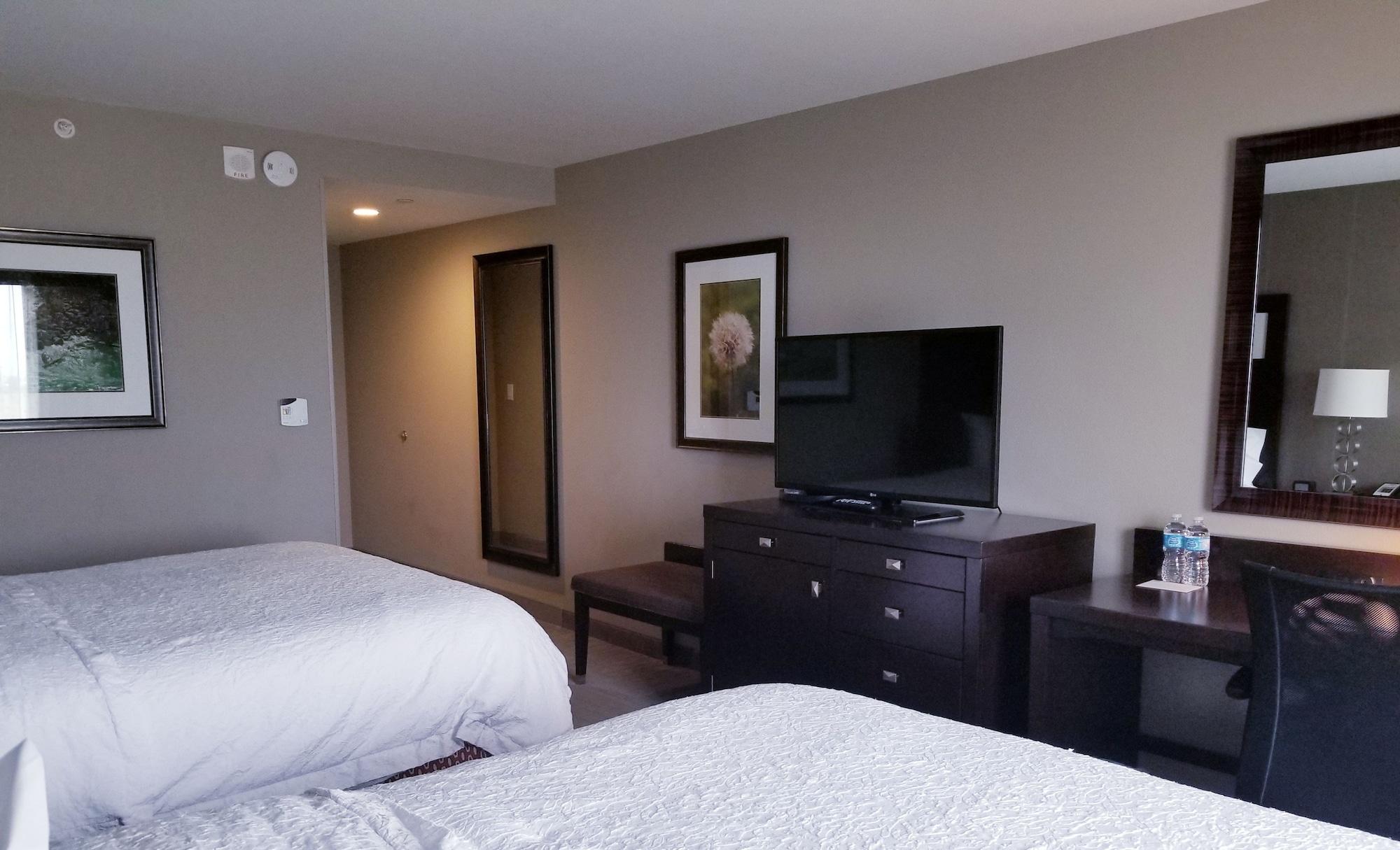 Hampton Inn By Hilton Calgary Airport North Bagian luar foto