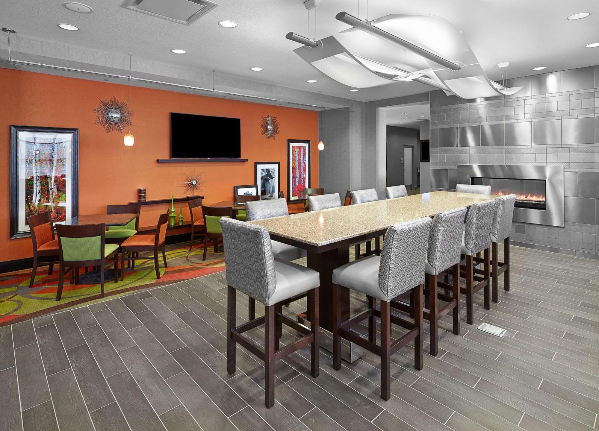Hampton Inn By Hilton Calgary Airport North Bagian luar foto
