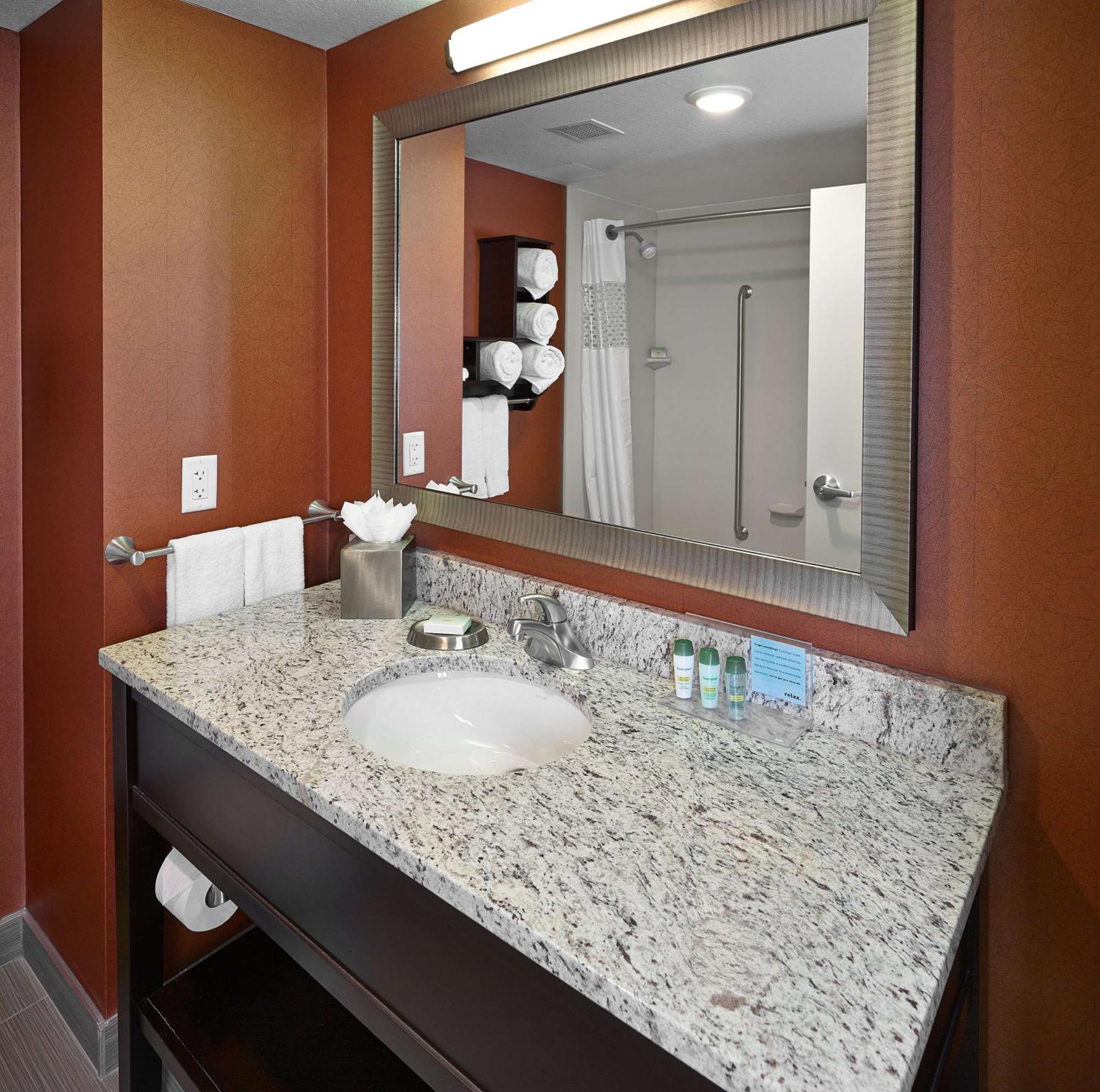 Hampton Inn By Hilton Calgary Airport North Bagian luar foto